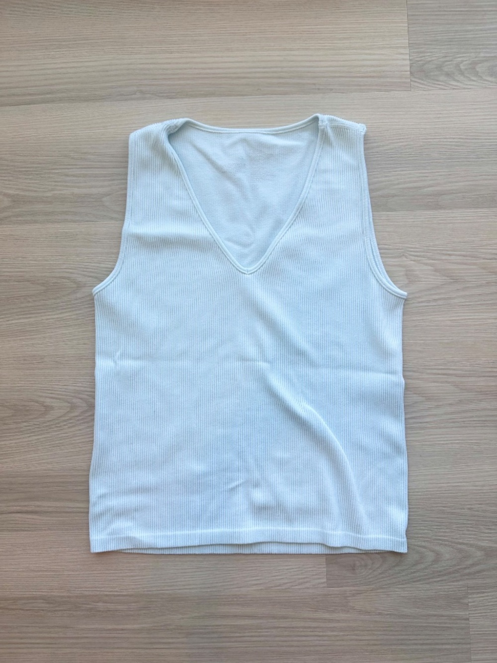 Bagatelle Collection V-Neck Ribbed Tank Top - Size Small / Medium - Picture 2 of 7